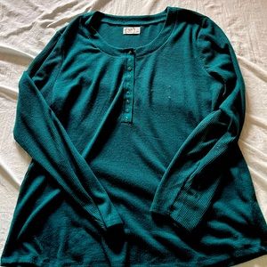 Maurice’s XL long sleeve thermal